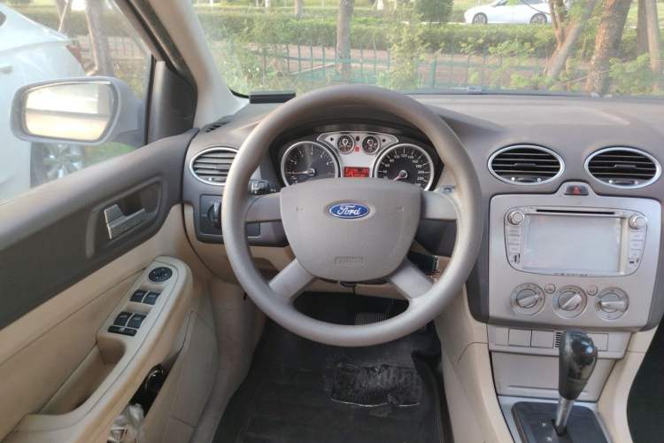 Used Ford Focus 2012 Sedan Classic 1.8L Automatic Base Model Steering Wheel
