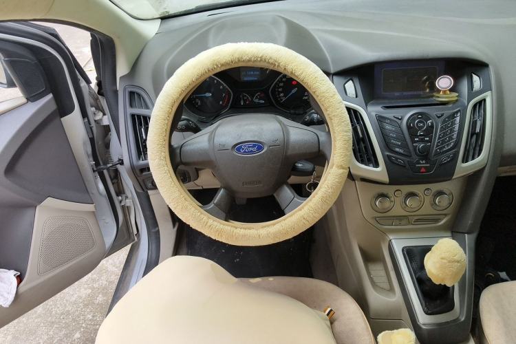 Used Ford Focus 2012 Sedan 1.6L Manual Comfort Model Steering Wheel