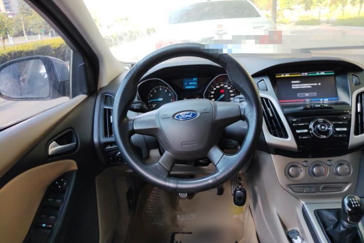 Used Ford Focus 2012 Sedan 1.6L Manual Comfort Model Steering Wheel
