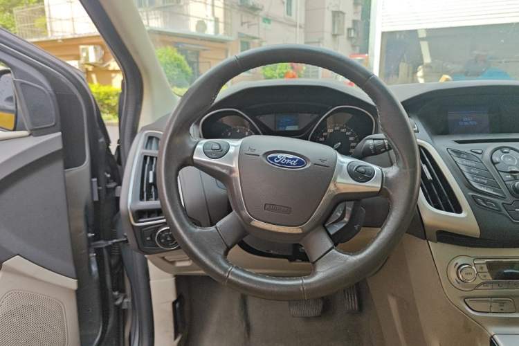 Used Ford Focus 2012 Sedan 1.6L Automatic Fashion Edition Steering Wheel