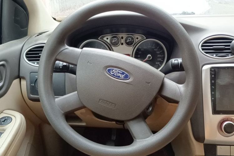 Used Ford Focus 2012 Sedan Classic 1.8L Manual Base Model Steering Wheel