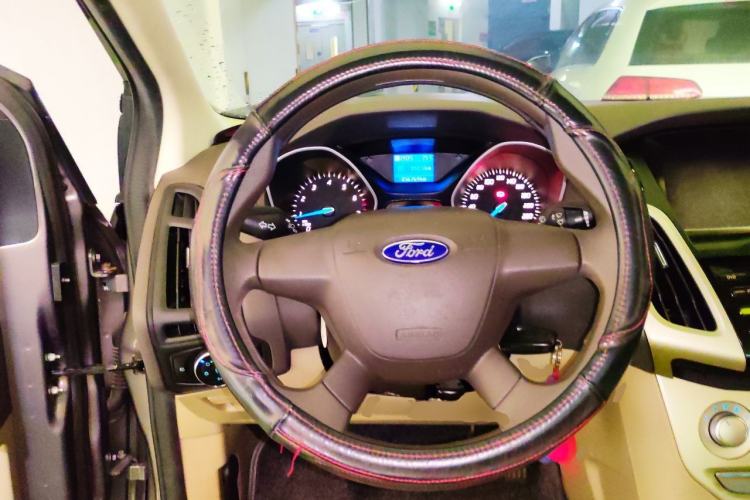 Used Ford Focus 2012 Sedan 1.6L Automatic Comfort Model Steering Wheel