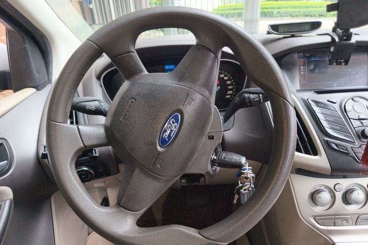 Used Ford Focus 2012 Sedan 1.6L Automatic Comfort Model Steering Wheel