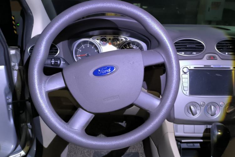Used Ford Focus 2012 Sedan Classic 1.8L Automatic Fashion Edition Steering Wheel