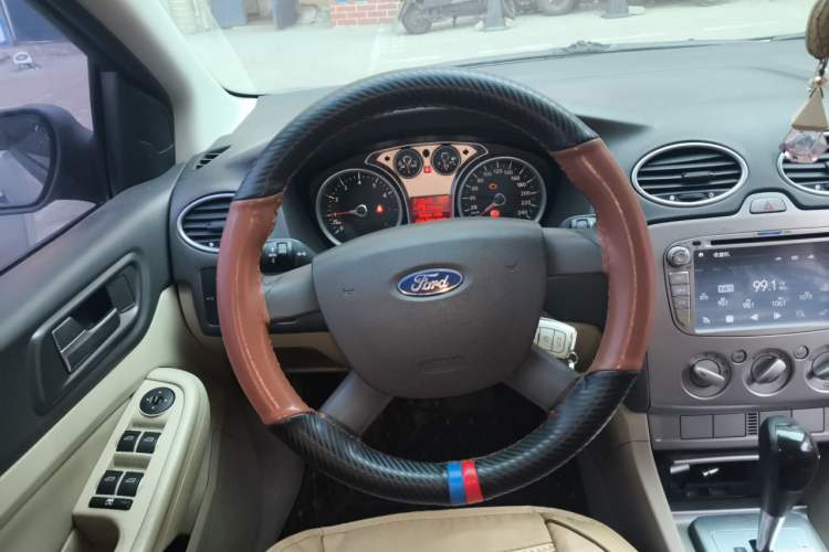 Used Ford Focus 2012 Sedan Classic 1.8L Automatic Fashion Edition Steering Wheel