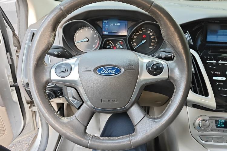Used Ford Focus 2012 Sedan 2.0L Automatic Flagship Model Steering Wheel