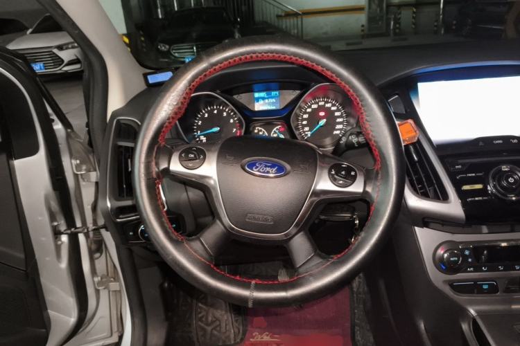 Used Ford Focus 2012 Sedan 1.6L Automatic Fashion Edition Steering Wheel
