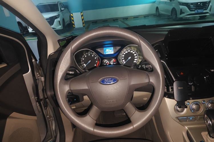 Used Ford Focus 2012 Sedan 1.6L Automatic Comfort Model Steering Wheel