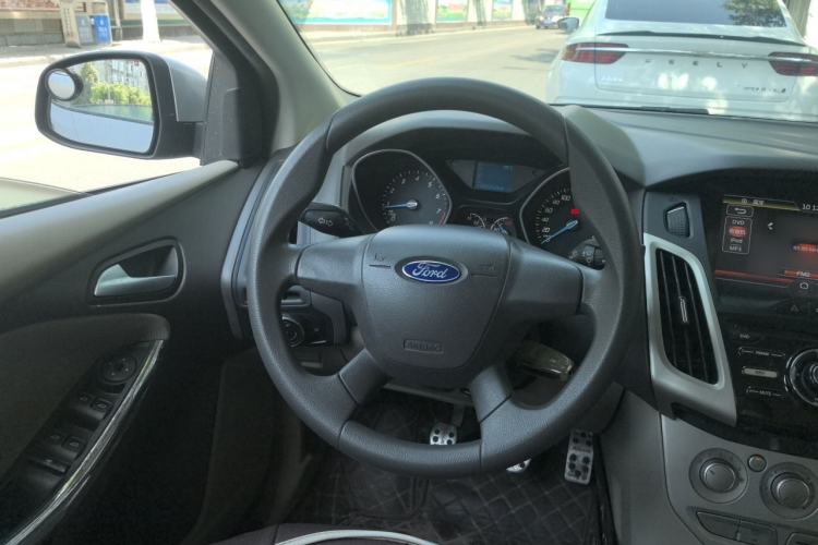Used Ford Focus 2012 Sedan 1.6L Manual Comfort Model Steering Wheel