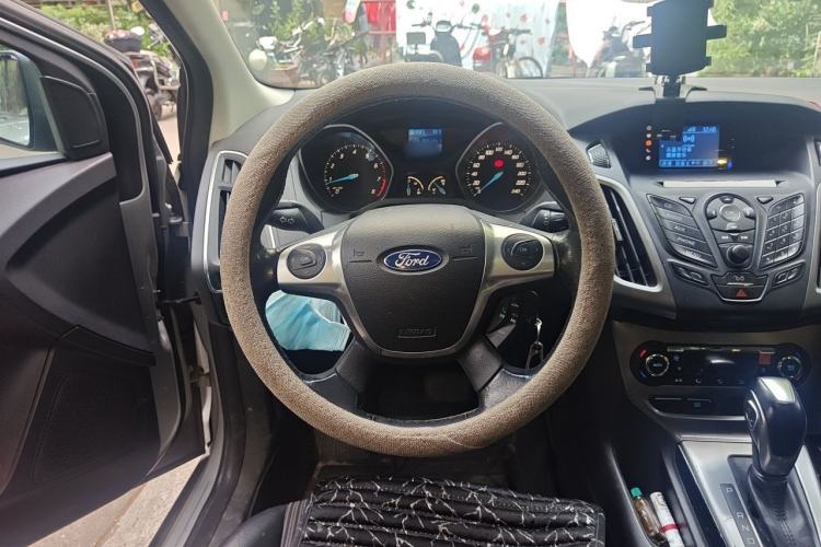 Used Ford Focus 2012 Sedan 1.6L Automatic Fashion Edition Steering Wheel