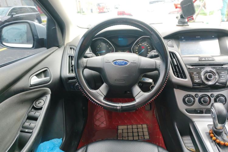 Used Ford Focus 2012 Hatchback 1.6L Automatic Comfort Model Steering Wheel