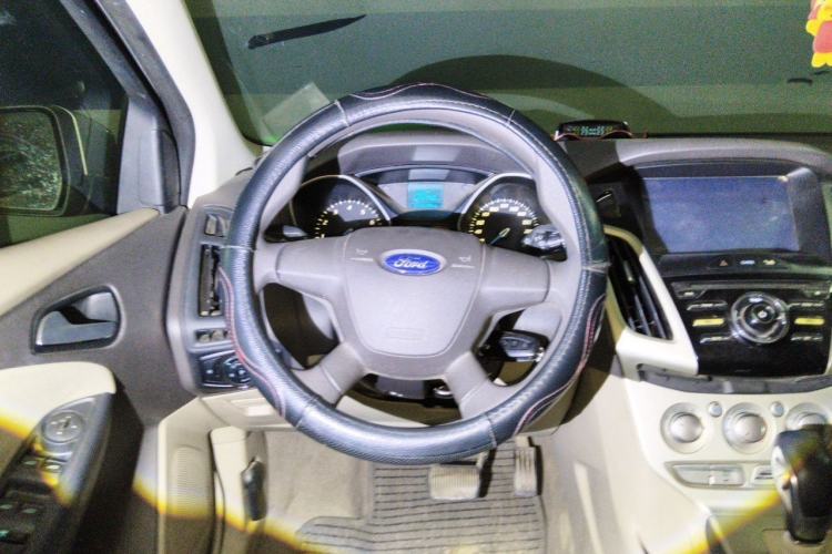 Used Ford Focus 2012 Sedan 1.6L Automatic Comfort Model Steering Wheel