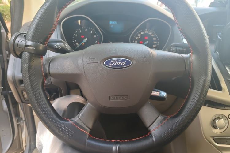 Used Ford Focus 2012 Sedan 1.6L Automatic Comfort Model Steering Wheel