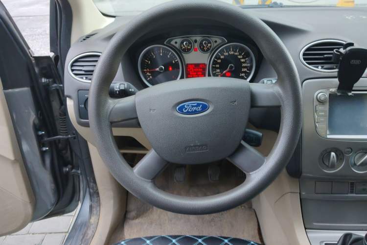 Used Ford Focus 2012 Sedan Classic 1.8L Manual Base Model Steering Wheel