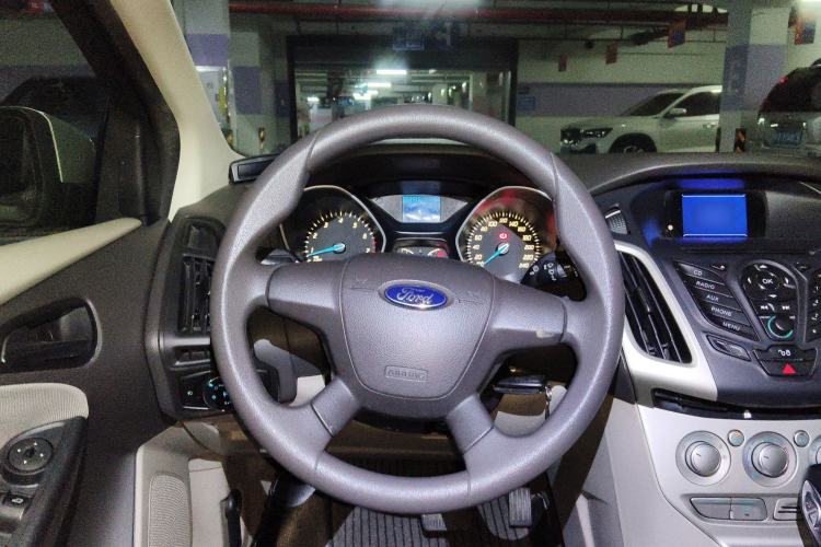 Used Ford Focus 2012 Sedan 1.6L Automatic Comfort Model Steering Wheel