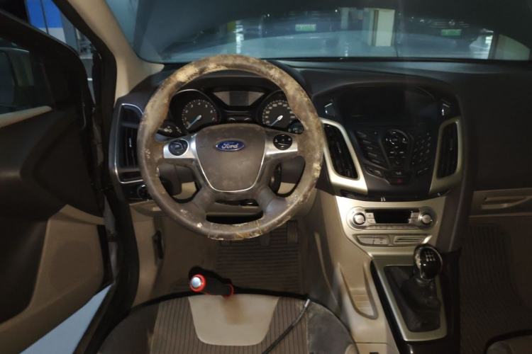 Used Ford Focus 2012 Sedan 1.6L Manual Fashion Edition Steering Wheel