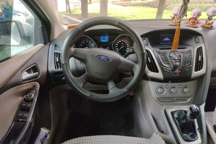 Used Ford Focus 2012 Sedan 1.6L Manual Comfort Model Steering Wheel