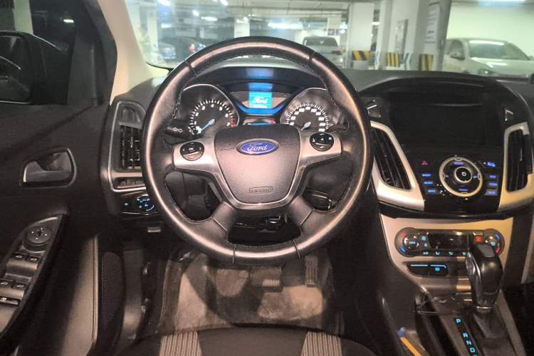 Used Ford Focus 2012 Sedan 1.6L Automatic Fashion Edition Steering Wheel