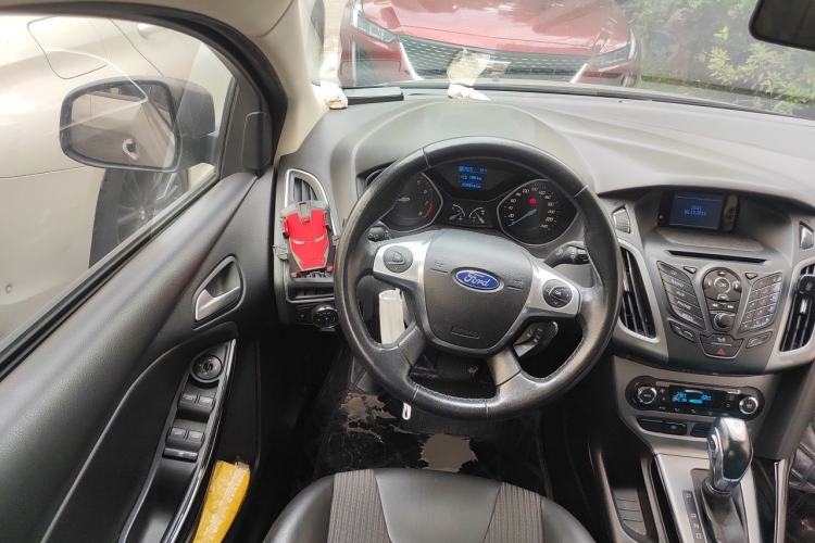 Used Ford Focus 2012 Sedan 1.6L Automatic Fashion Edition Steering Wheel