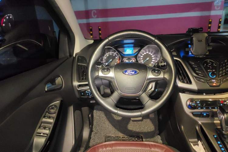 Used Ford Focus 2012 Sedan 1.6L Automatic Fashion Edition Steering Wheel
