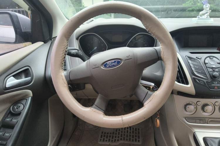 Used Ford Focus 2012 Sedan 1.6L Manual Comfort Model Steering Wheel