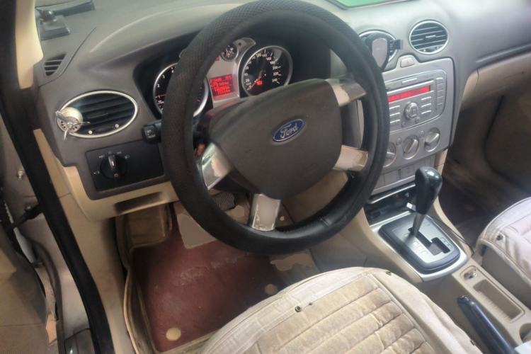Used Ford Focus 2012 Sedan Classic 1.8L Automatic Base Model Steering Wheel