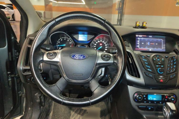 Used Ford Focus 2012 Sedan 1.6L Automatic Fashion Edition Steering Wheel