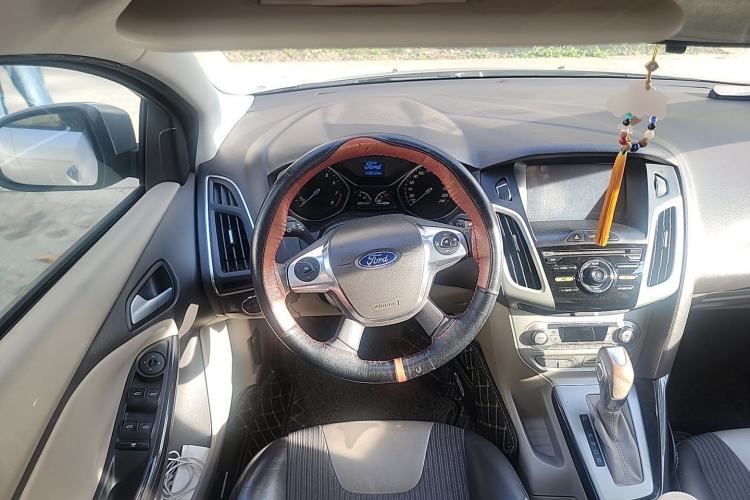Used Ford Focus 2012 Sedan 1.6L Automatic Fashion Edition Steering Wheel