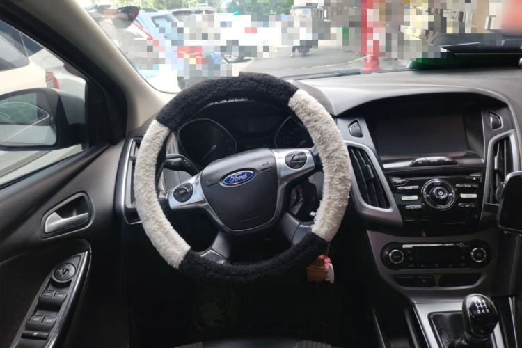 Used Ford Focus 2012 Sedan 1.6L Manual Fashion Edition Steering Wheel