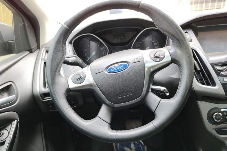 Used Ford Focus 2012 Sedan 1.6L Automatic Fashion Edition Steering Wheel