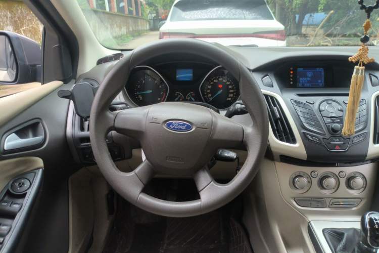 Used Ford Focus 2012 Sedan 1.6L Manual Comfort Model Steering Wheel