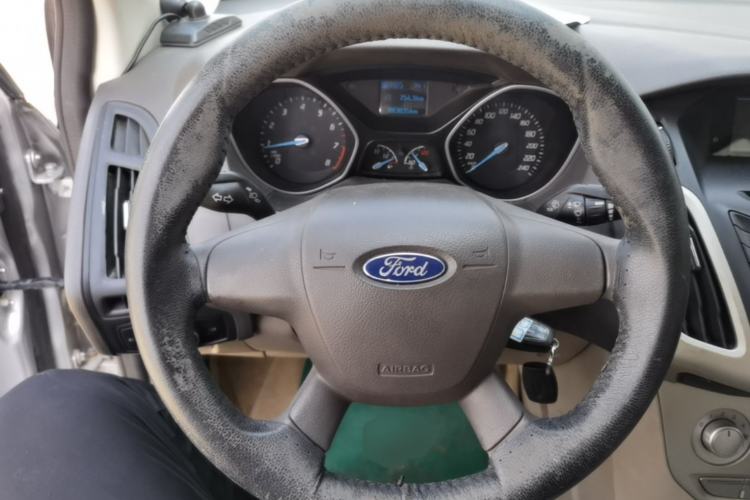 Used Ford Focus 2012 Sedan 1.6L Automatic Comfort Model Steering Wheel