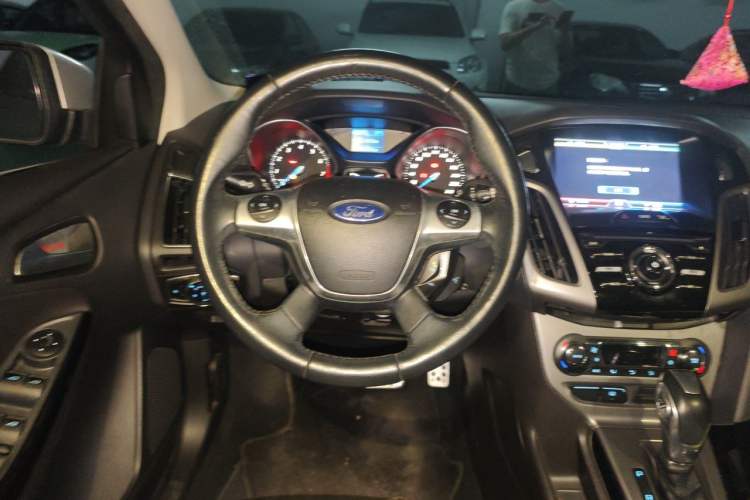 Used Ford Focus 2012 Sedan 1.6L Automatic Fashion Edition Steering Wheel
