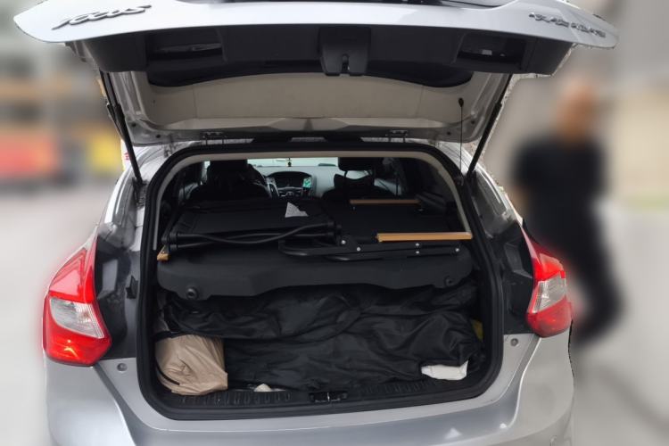 Used Ford Focus 2012 Hatchback 1.6L Automatic Fashion Edition Trunk