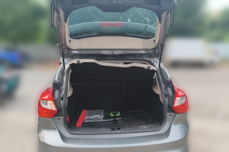 Used Ford Focus 2012 Hatchback 1.6L Manual Fashion Edition Trunk
