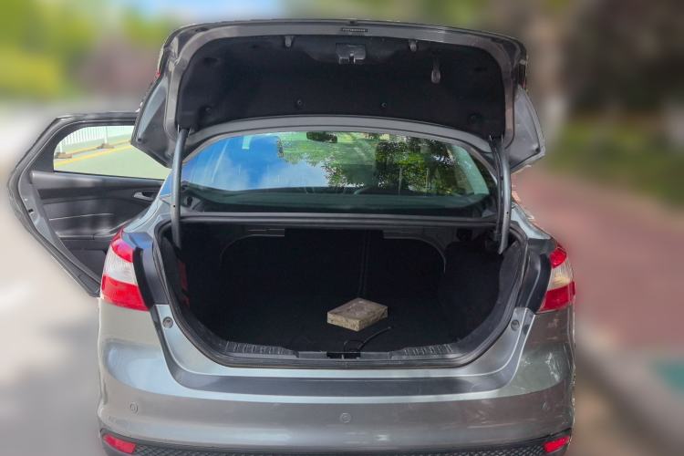 Used Ford Focus 2012 Sedan 1.6L Automatic Fashion Edition Trunk