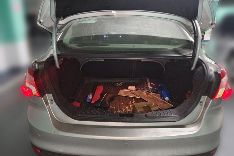 Used Ford Focus 2012 Sedan 1.6L Automatic Fashion Edition Trunk