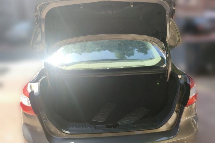 Used Ford Focus 2012 Sedan 1.6L Manual Comfort Model Trunk