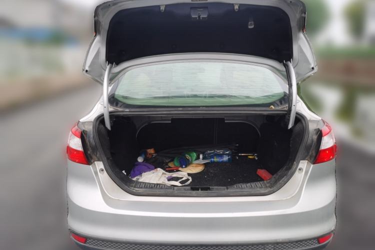 Used Ford Focus 2012 Sedan 1.6L Manual Comfort Model Trunk