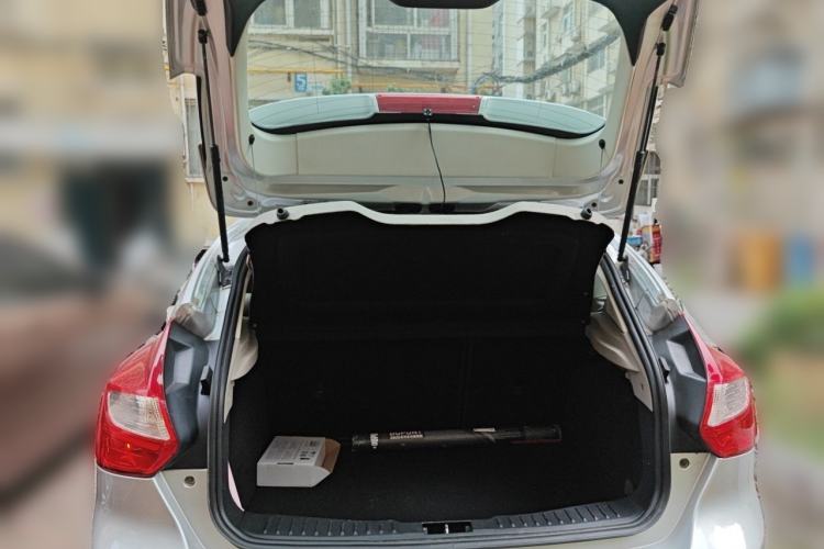 Used Ford Focus 2012 Hatchback 1.6L Manual Fashion Edition Trunk