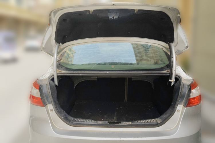 Used Ford Focus 2012 Sedan 1.6L Manual Comfort Model Trunk