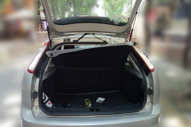 Used Ford Focus 2012 Hatchback Classic 1.8L Manual Base Model Trunk
