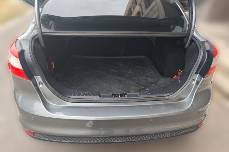 Used Ford Focus 2012 Sedan 1.6L Manual Comfort Model Trunk