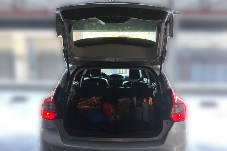 Used Ford Focus 2012 Hatchback 1.6L Automatic Fashion Edition Trunk