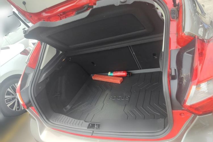 Used Ford Focus 2012 Hatchback 1.6L Automatic Fashion Edition Trunk
