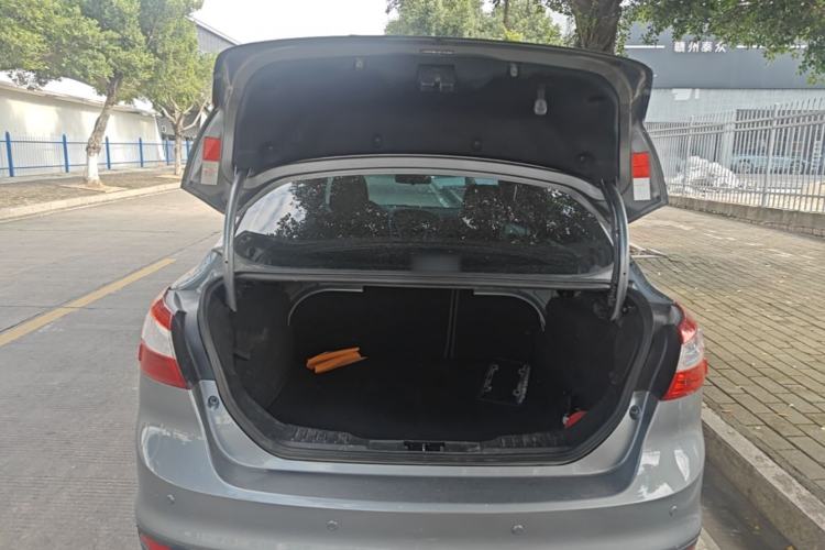 Used Ford Focus 2012 Sedan 1.6L Manual Comfort Model Trunk