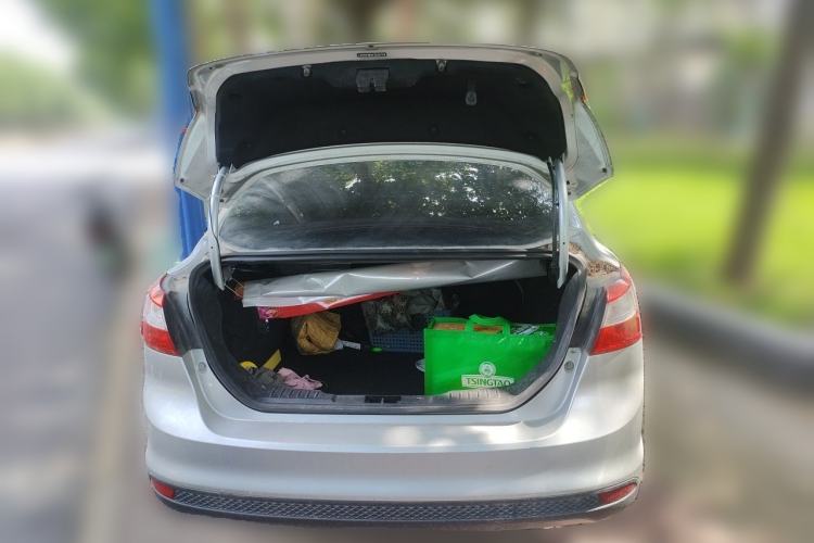Used Ford Focus 2012 Sedan 1.6L Manual Comfort Model Trunk