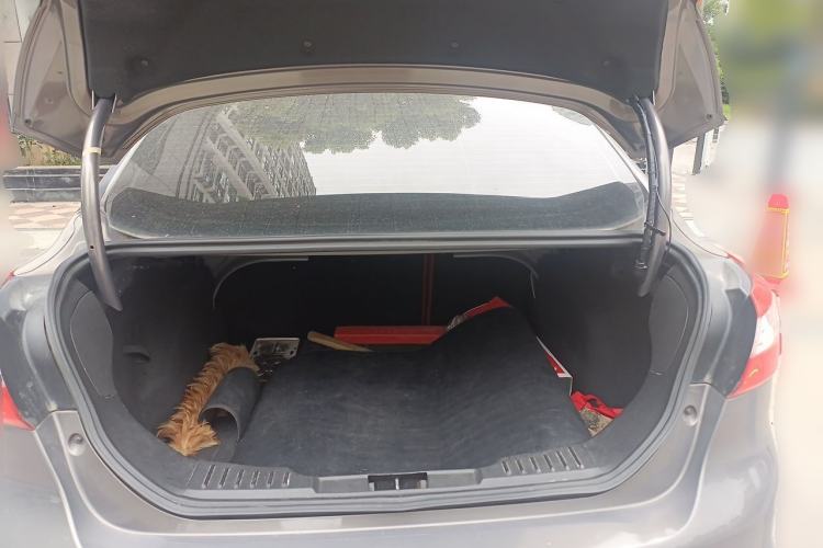 Used Ford Focus 2012 Sedan 1.6L Manual Comfort Model Trunk