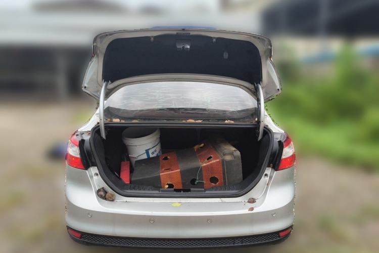 Used Ford Focus 2012 Sedan 1.6L Manual Comfort Model Trunk