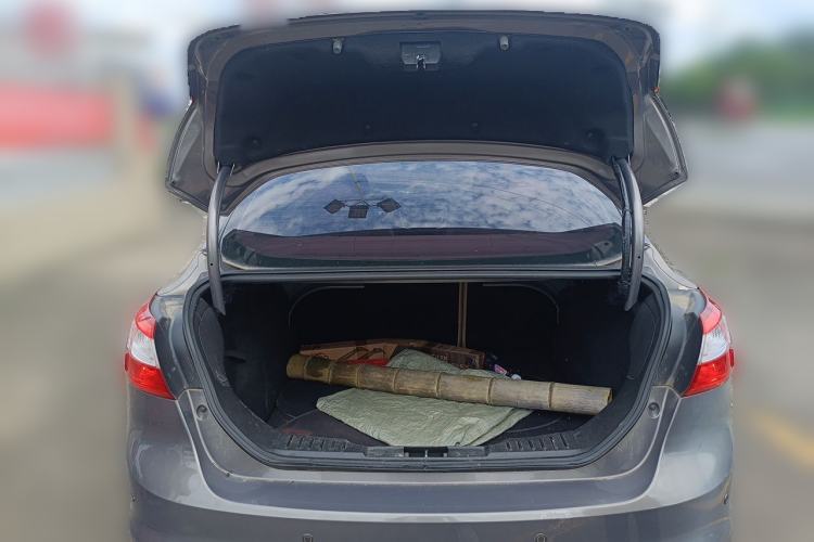 Used Ford Focus 2012 Sedan 1.6L Manual Comfort Model Trunk